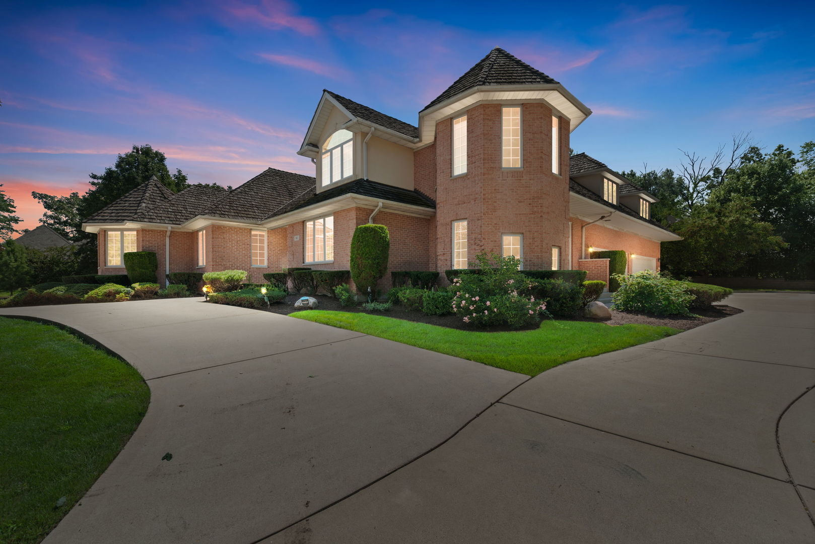 911 Red Fox Lane, Oak Brook, IL 60523