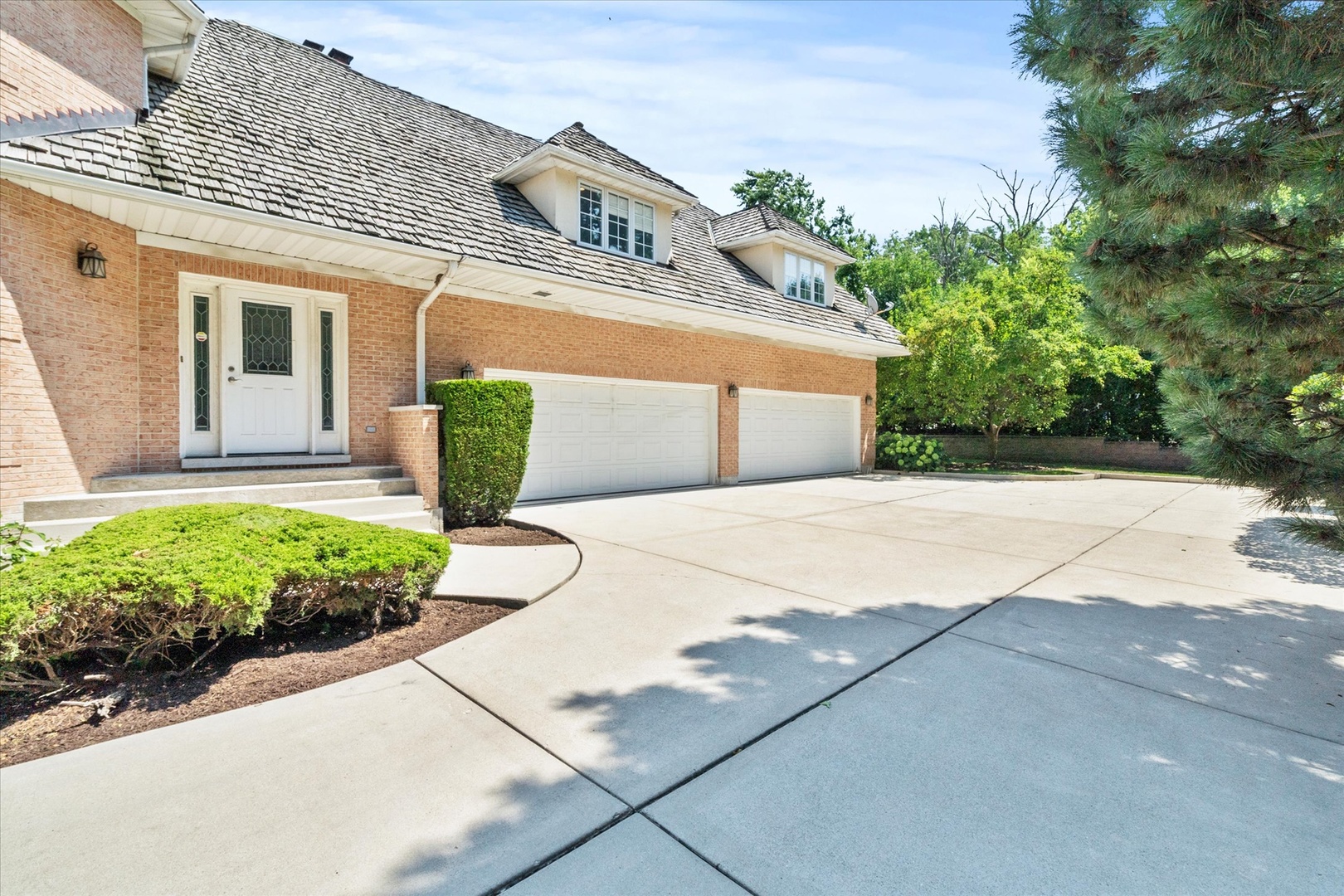 911 Red Fox Lane, Oak Brook, IL 60523