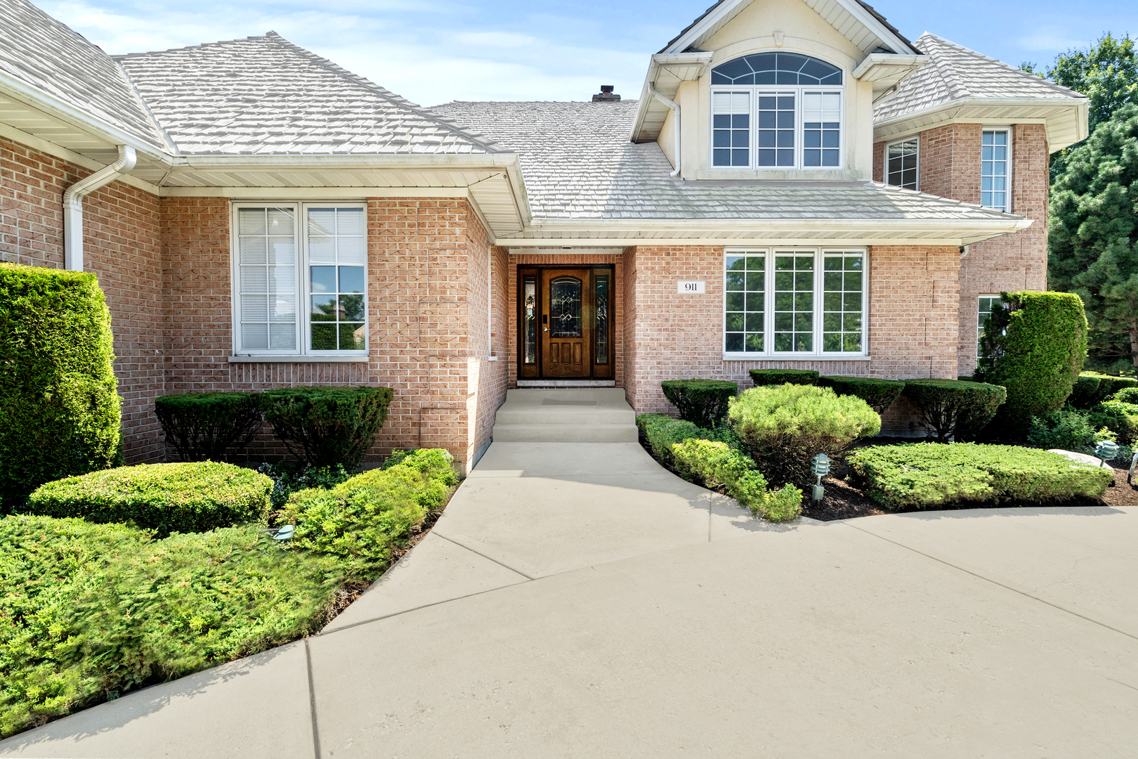 911 Red Fox Lane, Oak Brook, IL 60523