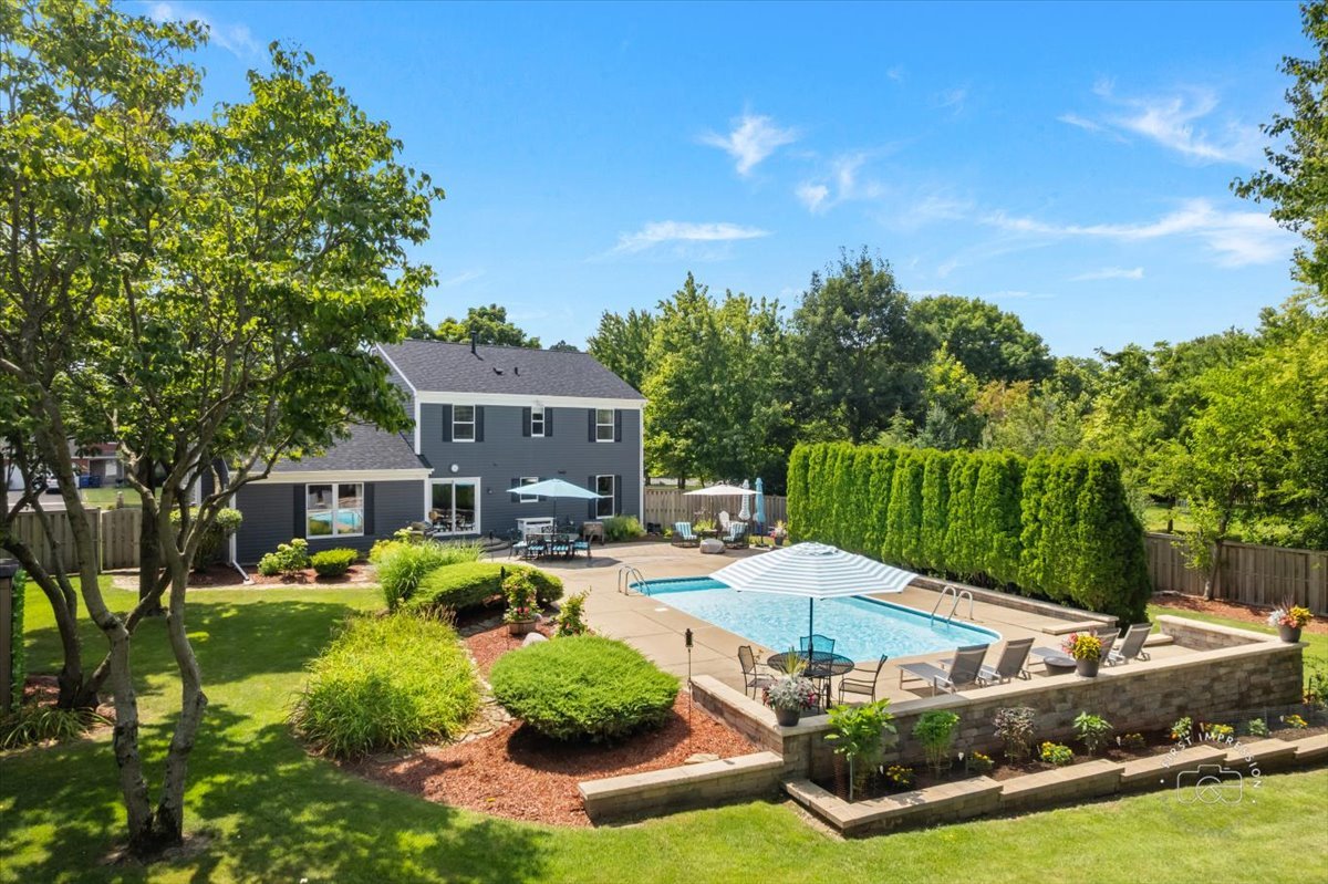 310 Timbers Trail, St. Charles, IL 60174