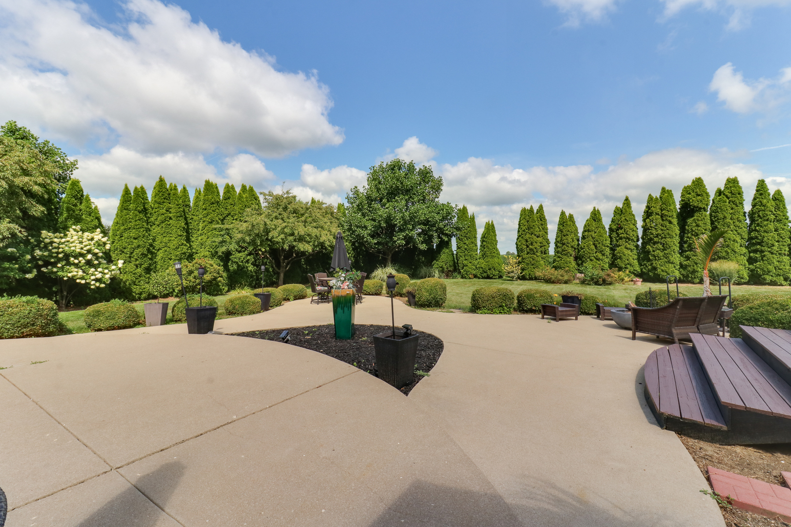 277 Clearview Road, El Paso, IL 61738