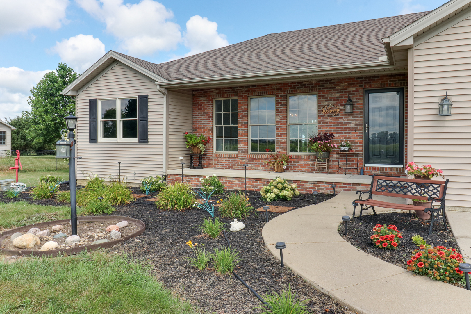 277 Clearview Road, El Paso, IL 61738