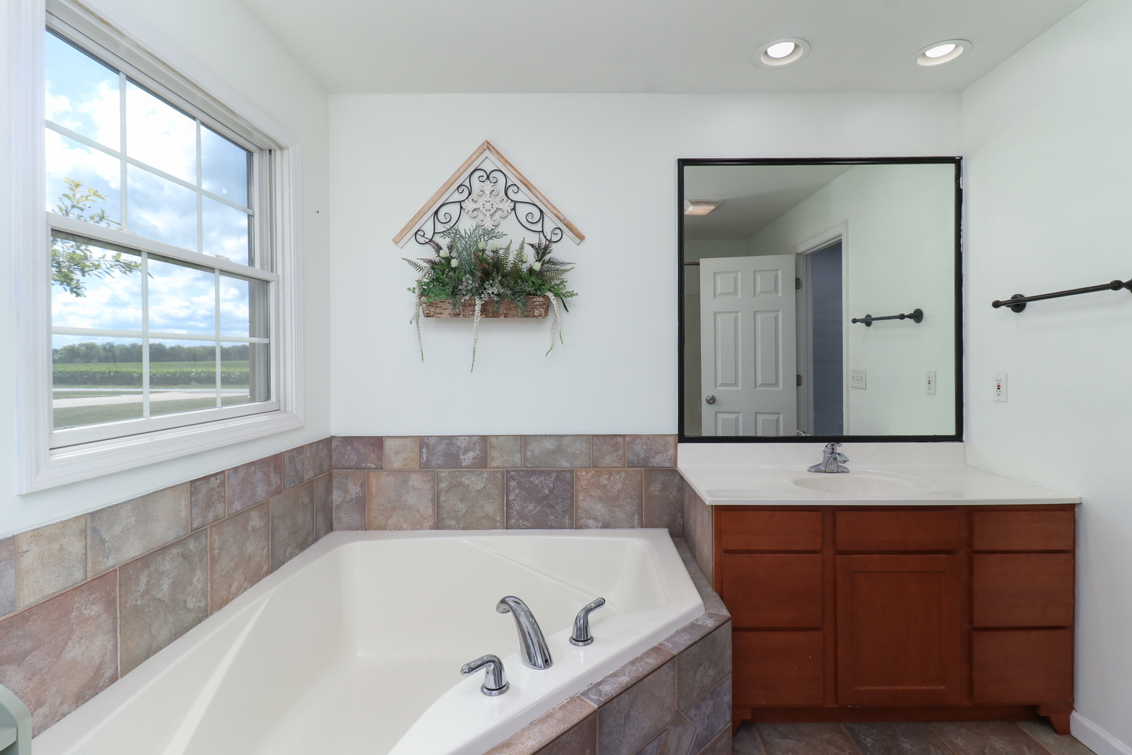 277 Clearview Road, El Paso, IL 61738