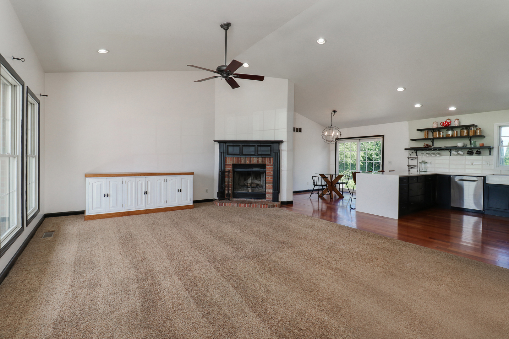 277 Clearview Road, El Paso, IL 61738