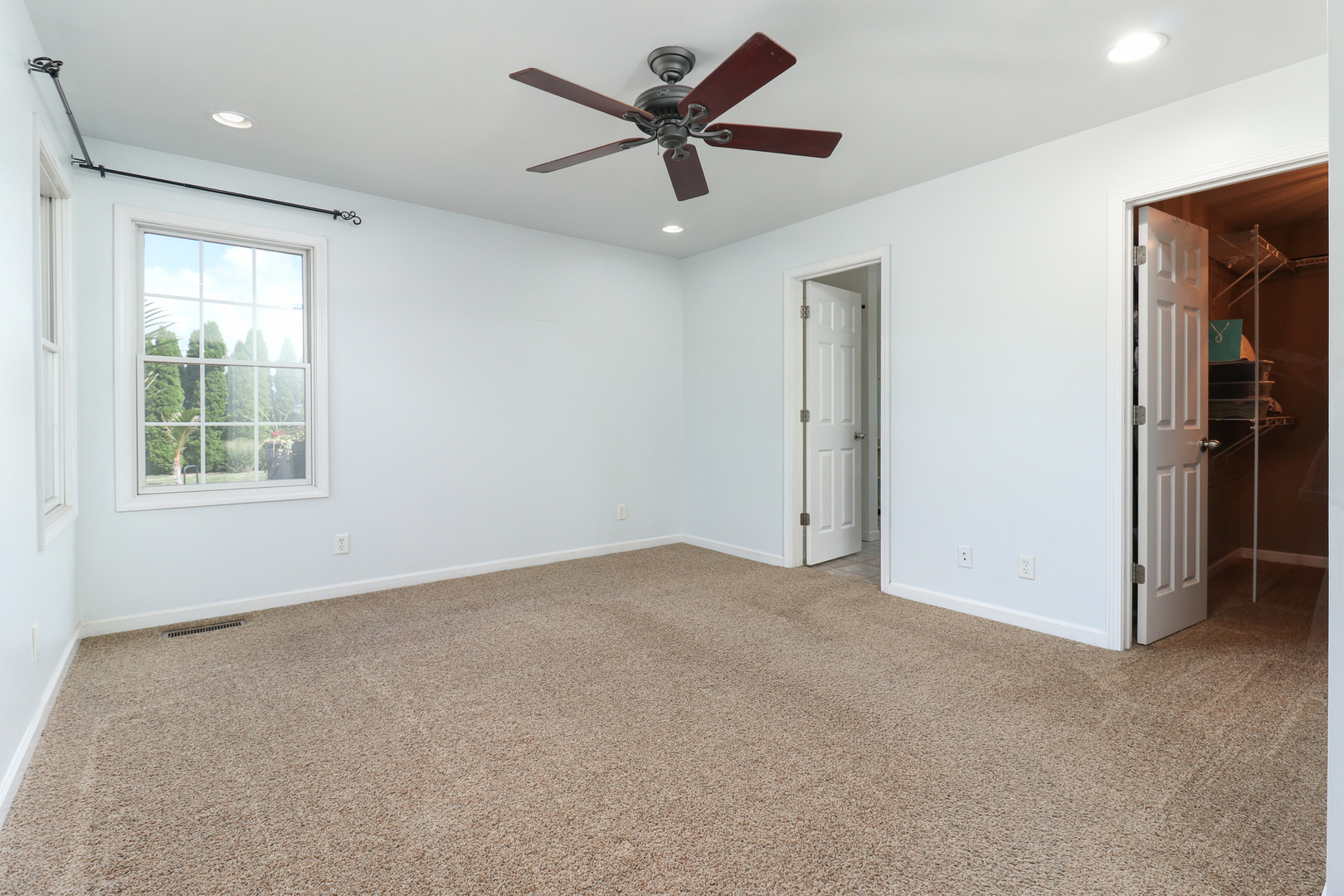 277 Clearview Road, El Paso, IL 61738