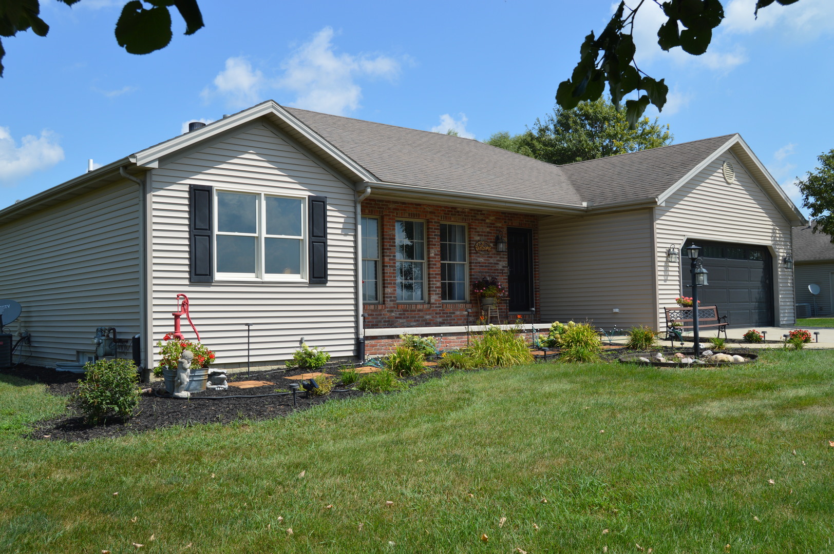 277 Clearview Road, El Paso, IL 61738