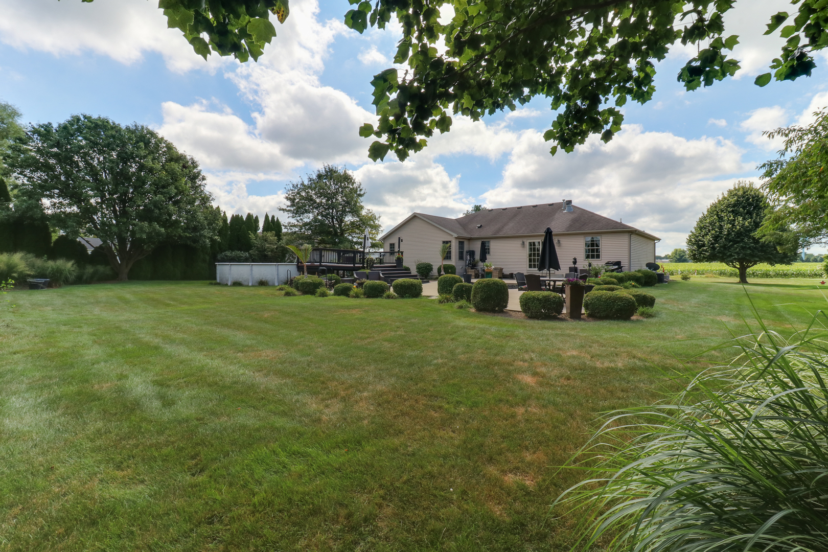 277 Clearview Road, El Paso, IL 61738