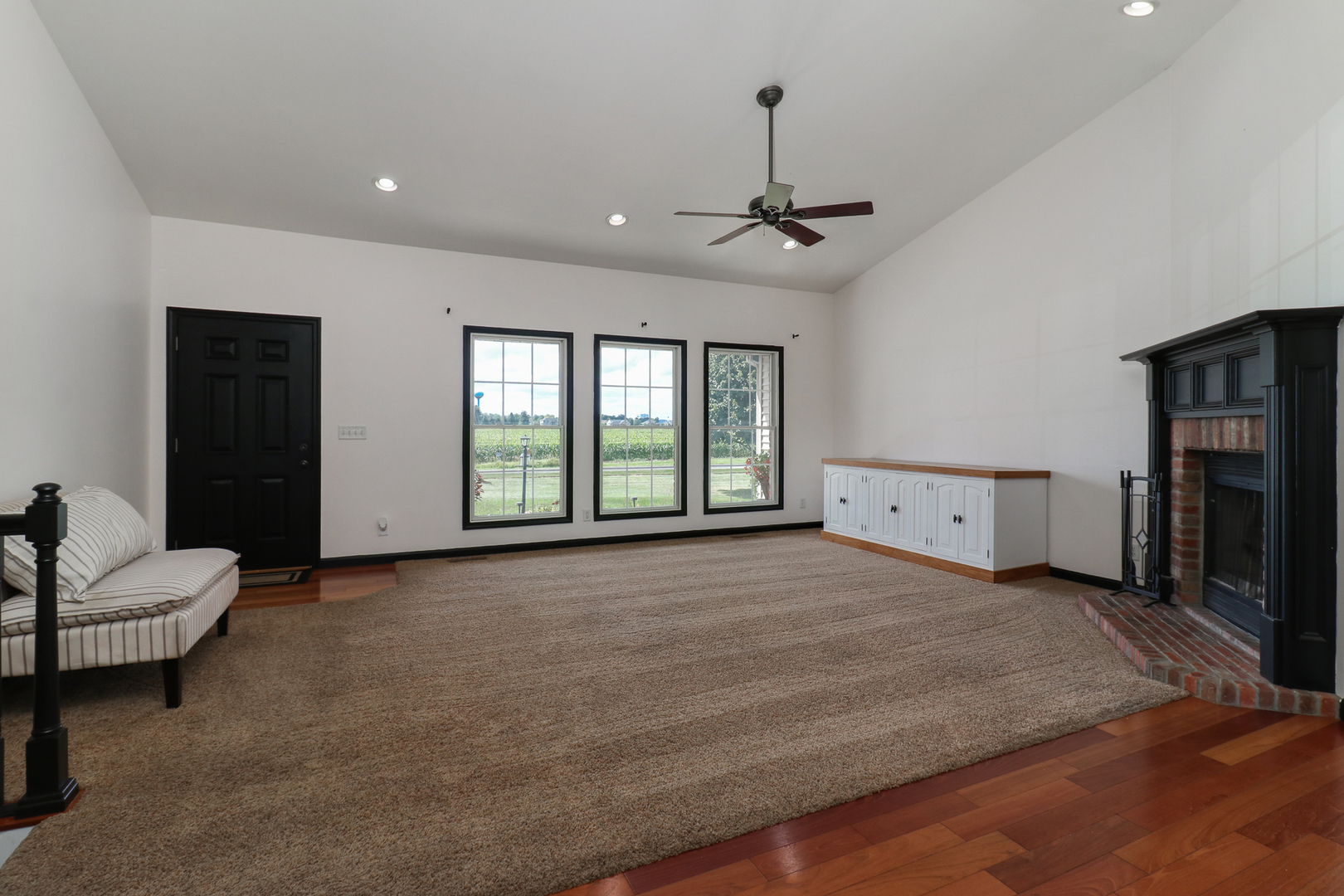 277 Clearview Road, El Paso, IL 61738