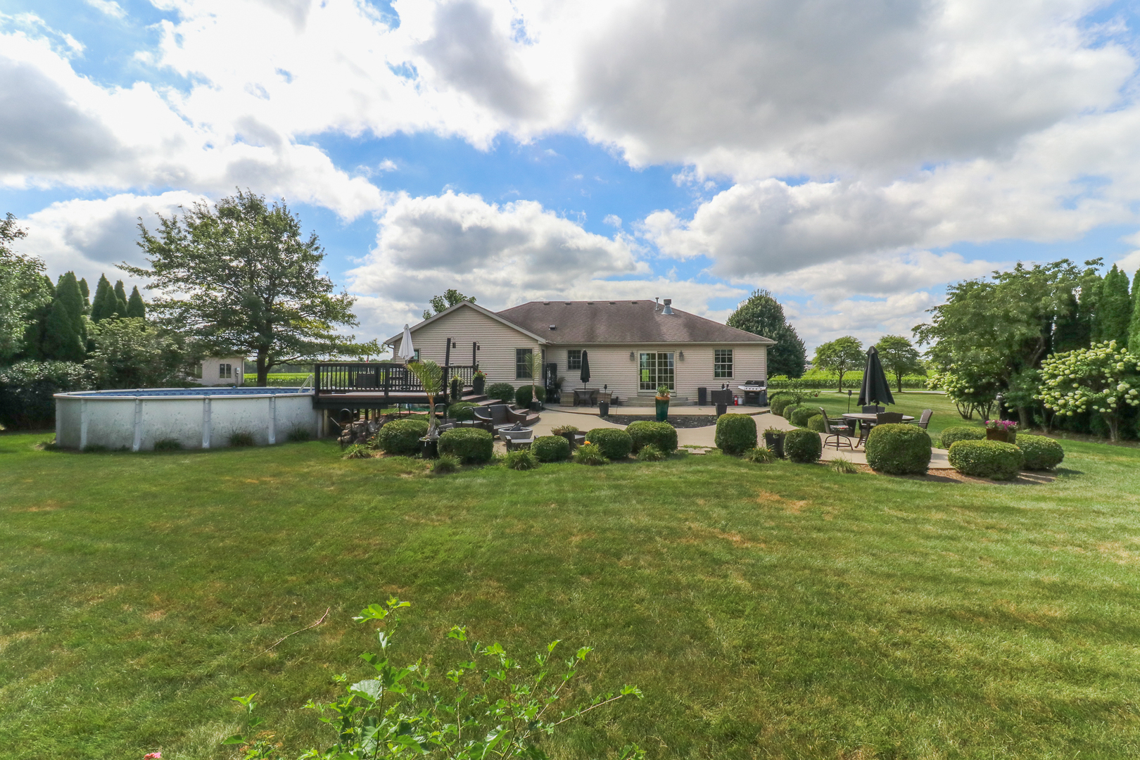 277 Clearview Road, El Paso, IL 61738