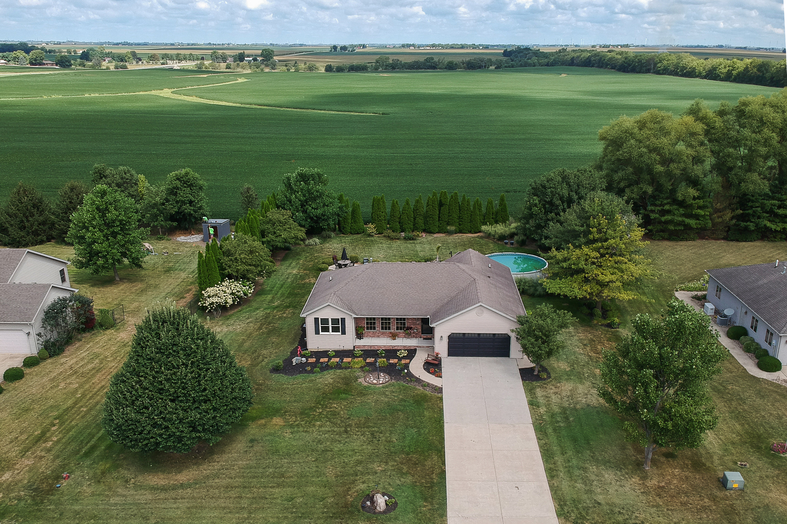 277 Clearview Road, El Paso, IL 61738