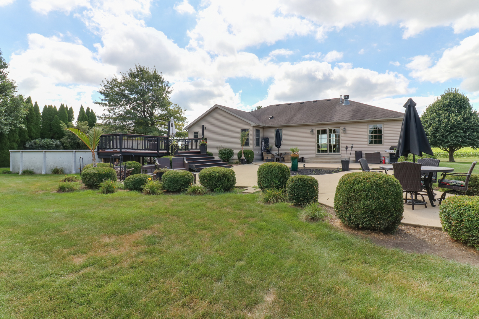 277 Clearview Road, El Paso, IL 61738