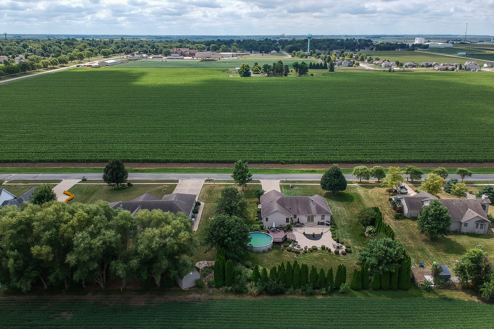 277 Clearview Road, El Paso, IL 61738