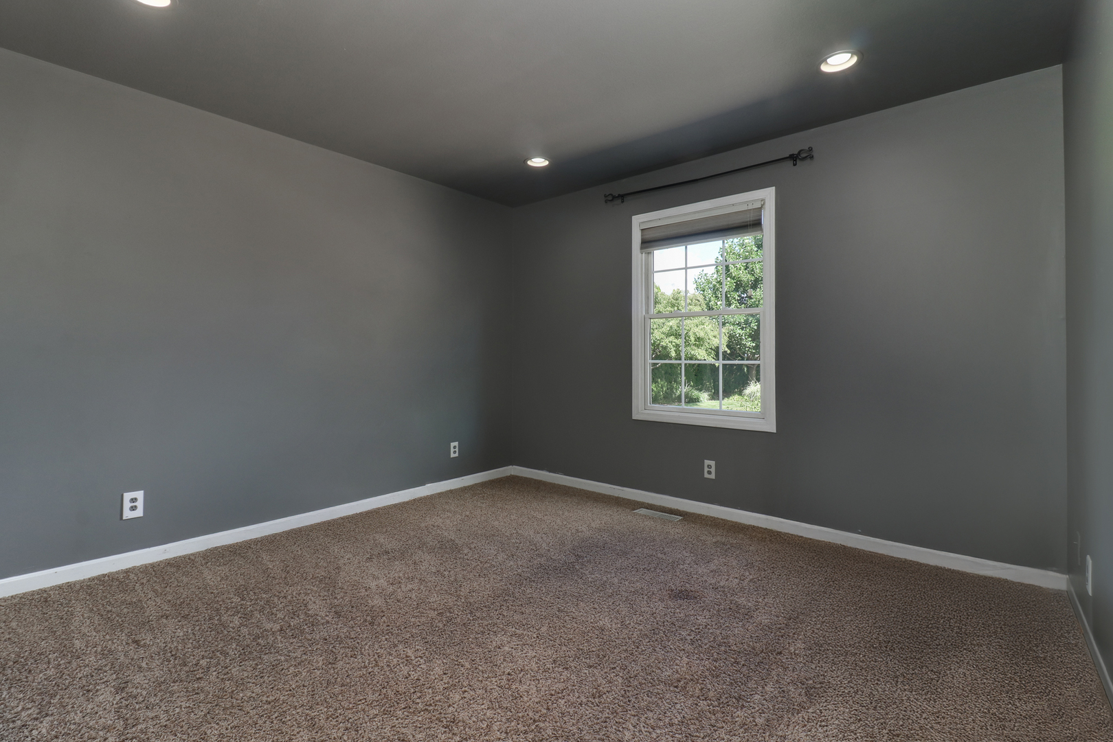 277 Clearview Road, El Paso, IL 61738