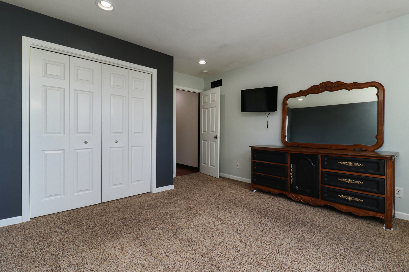 277 Clearview Road, El Paso, IL 61738