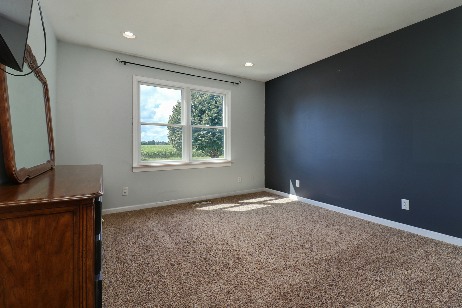 277 Clearview Road, El Paso, IL 61738