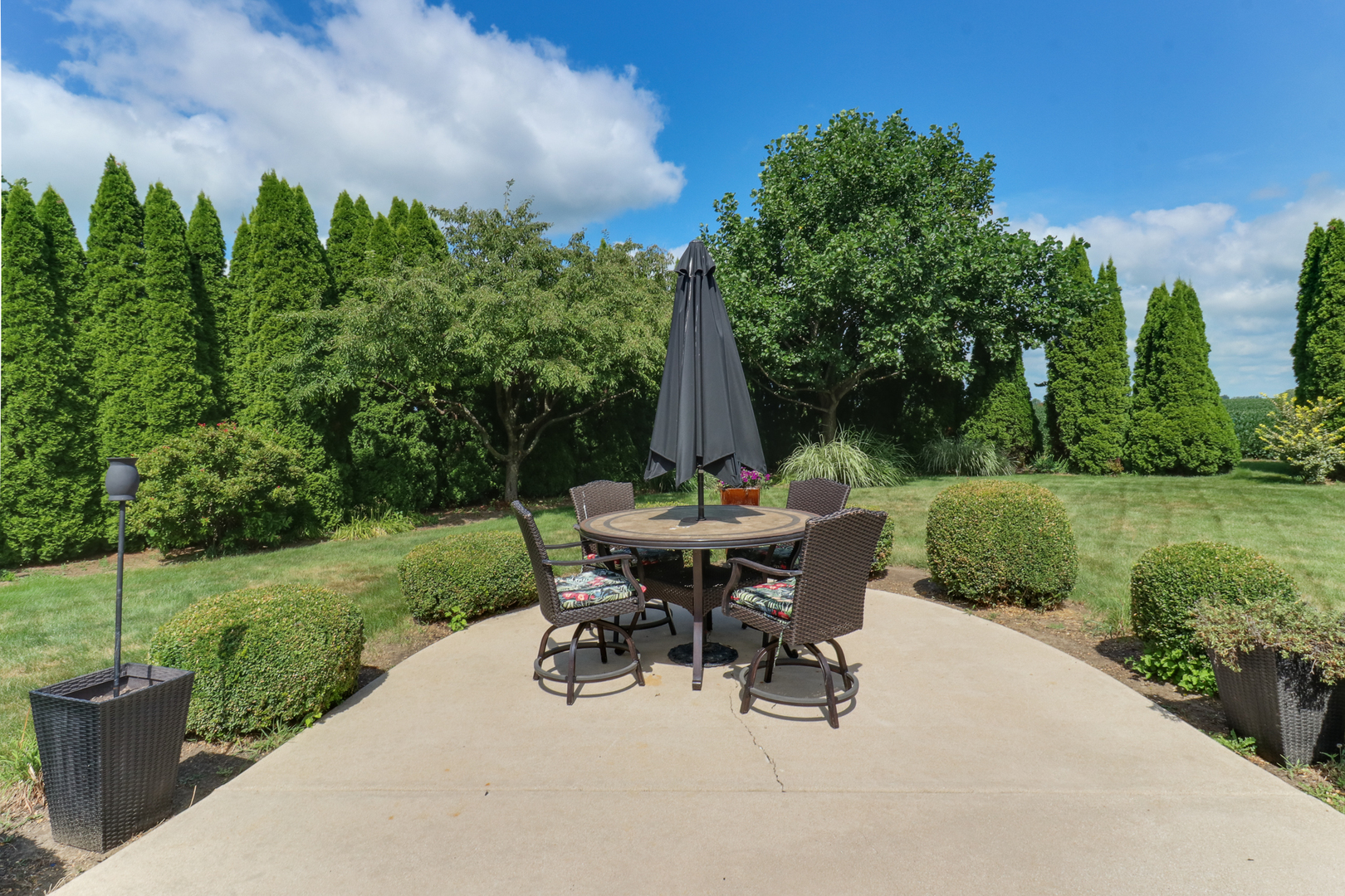 277 Clearview Road, El Paso, IL 61738