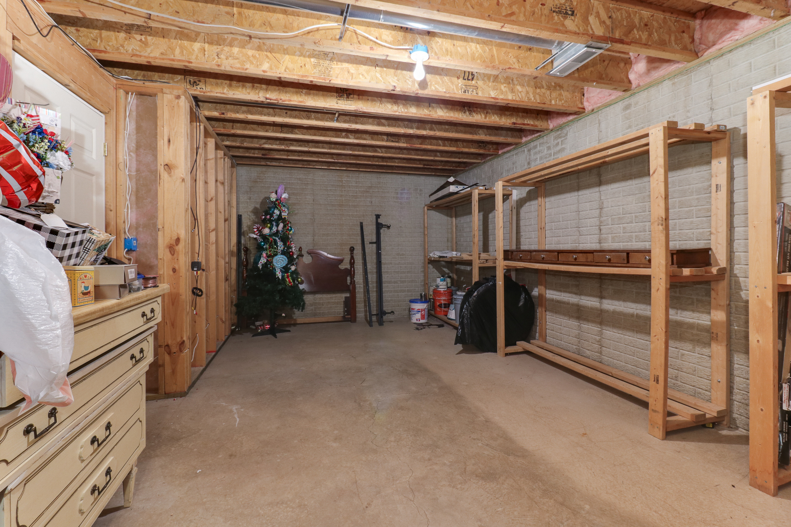 277 Clearview Road, El Paso, IL 61738