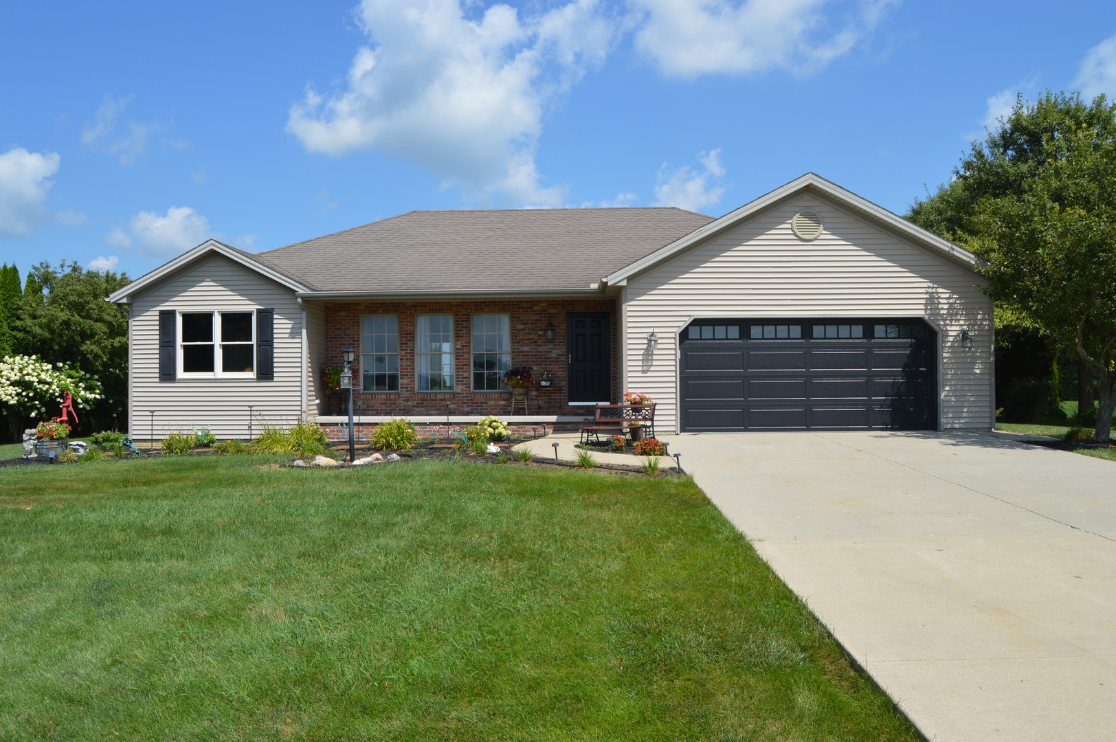 277 Clearview Road, El Paso, IL 61738