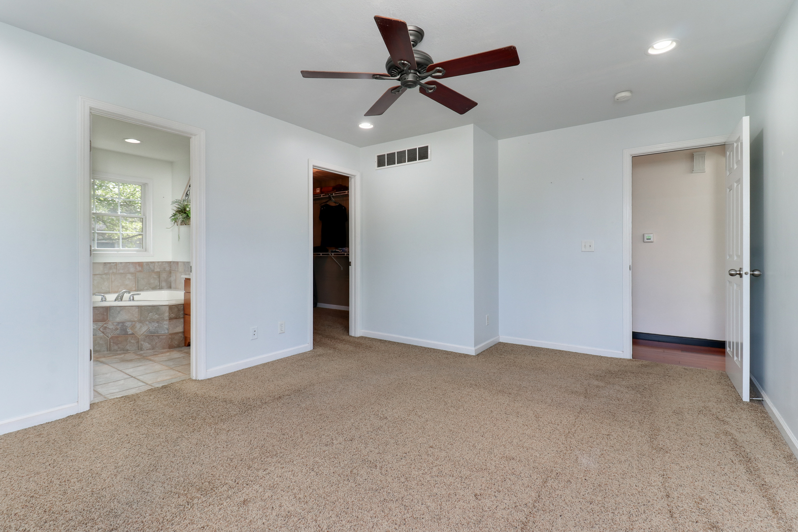 277 Clearview Road, El Paso, IL 61738