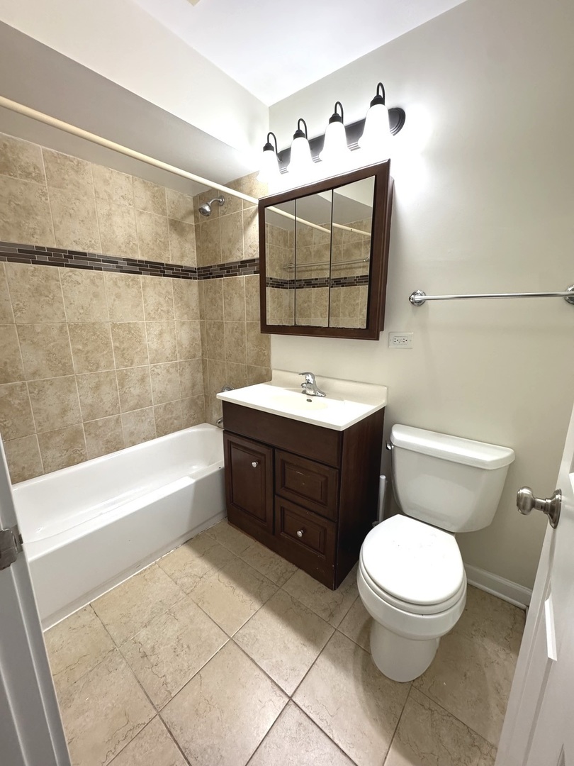 860 Madelyn Drive, Des Plaines, IL 60016