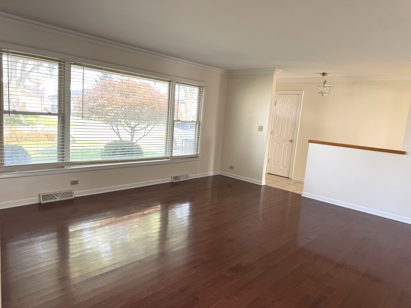 860 Madelyn Drive, Des Plaines, IL 60016