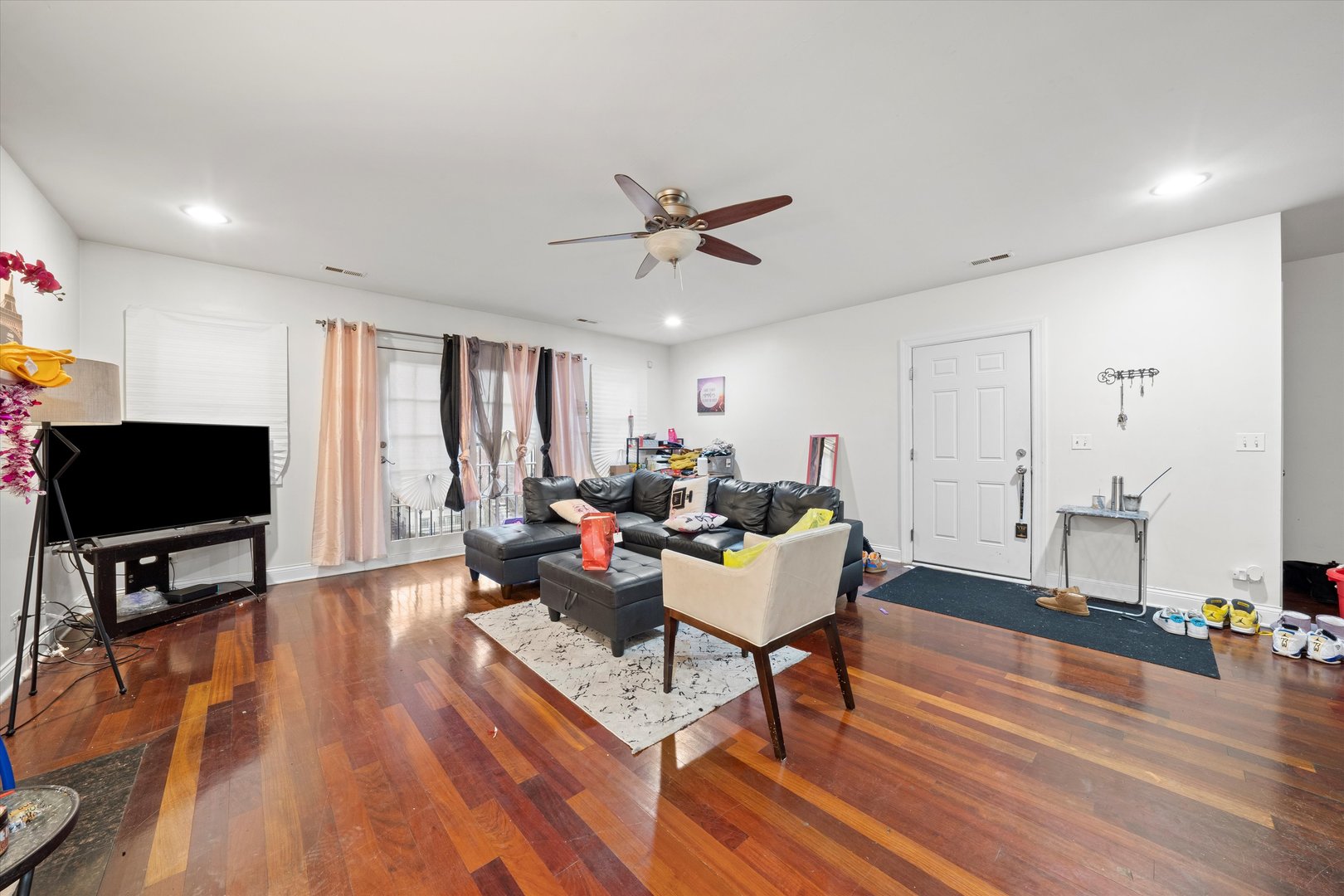 6835 S Cornell Avenue #2S, Chicago, IL 60649