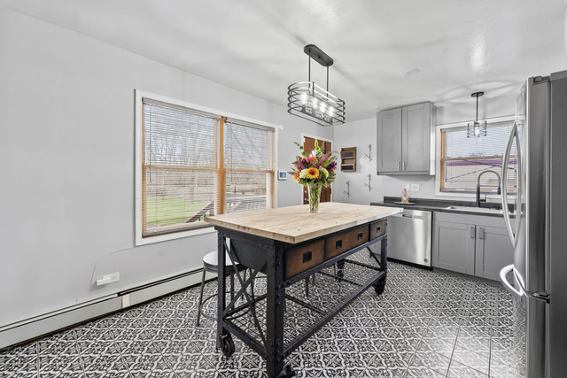 310 W Irving Park Road, Wood Dale, IL 60191