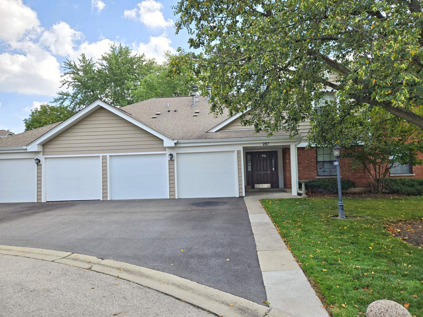 287 Pembridge Lane #B2, Schaumburg, IL 60193
