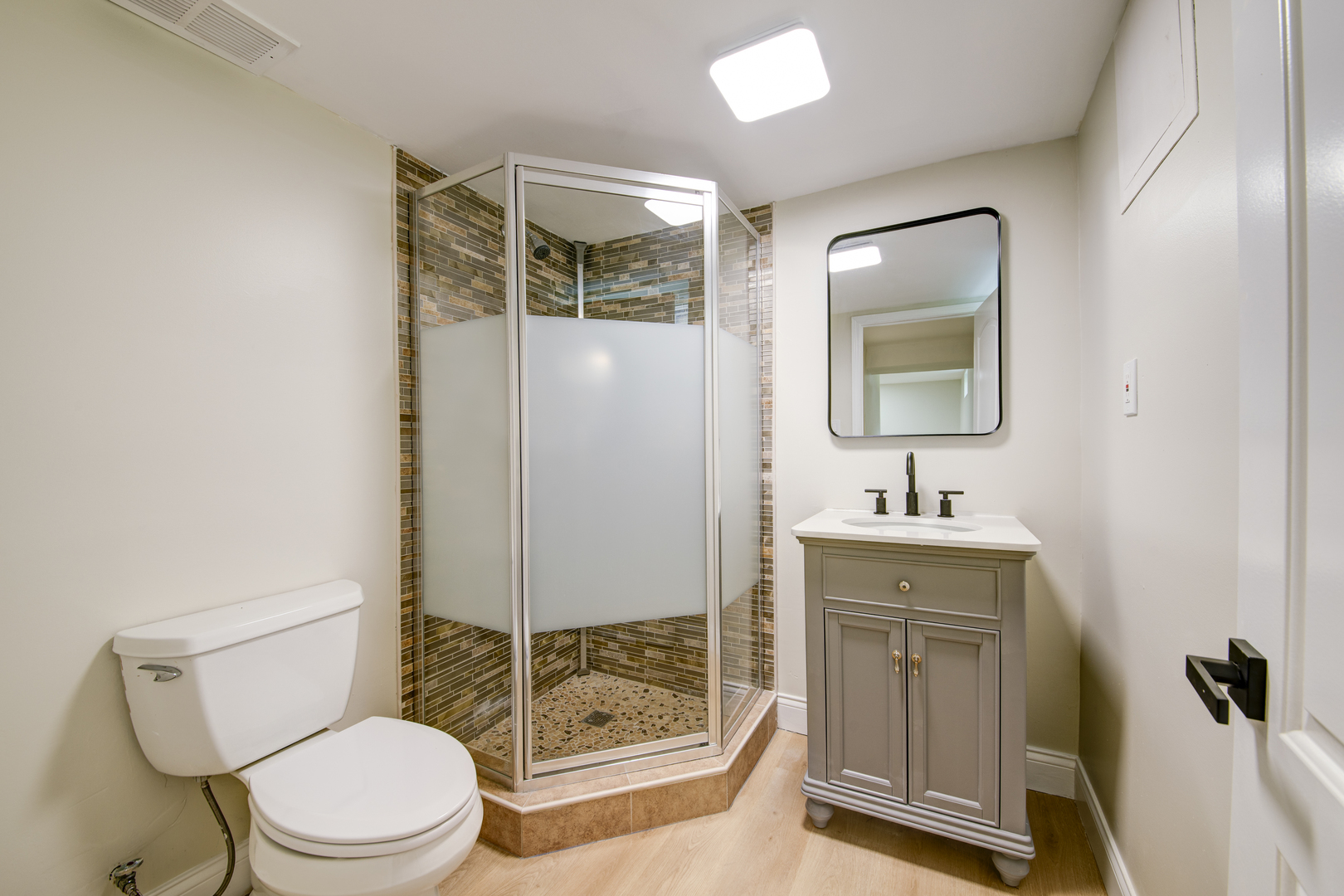 2547 Forest Glen Parkway, Woodridge, IL 60517
