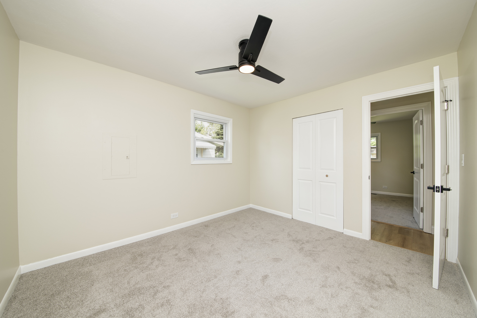 2547 Forest Glen Parkway, Woodridge, IL 60517
