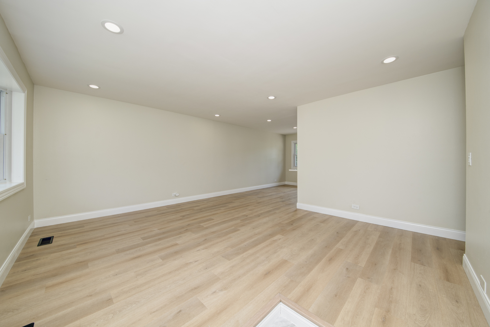2547 Forest Glen Parkway, Woodridge, IL 60517