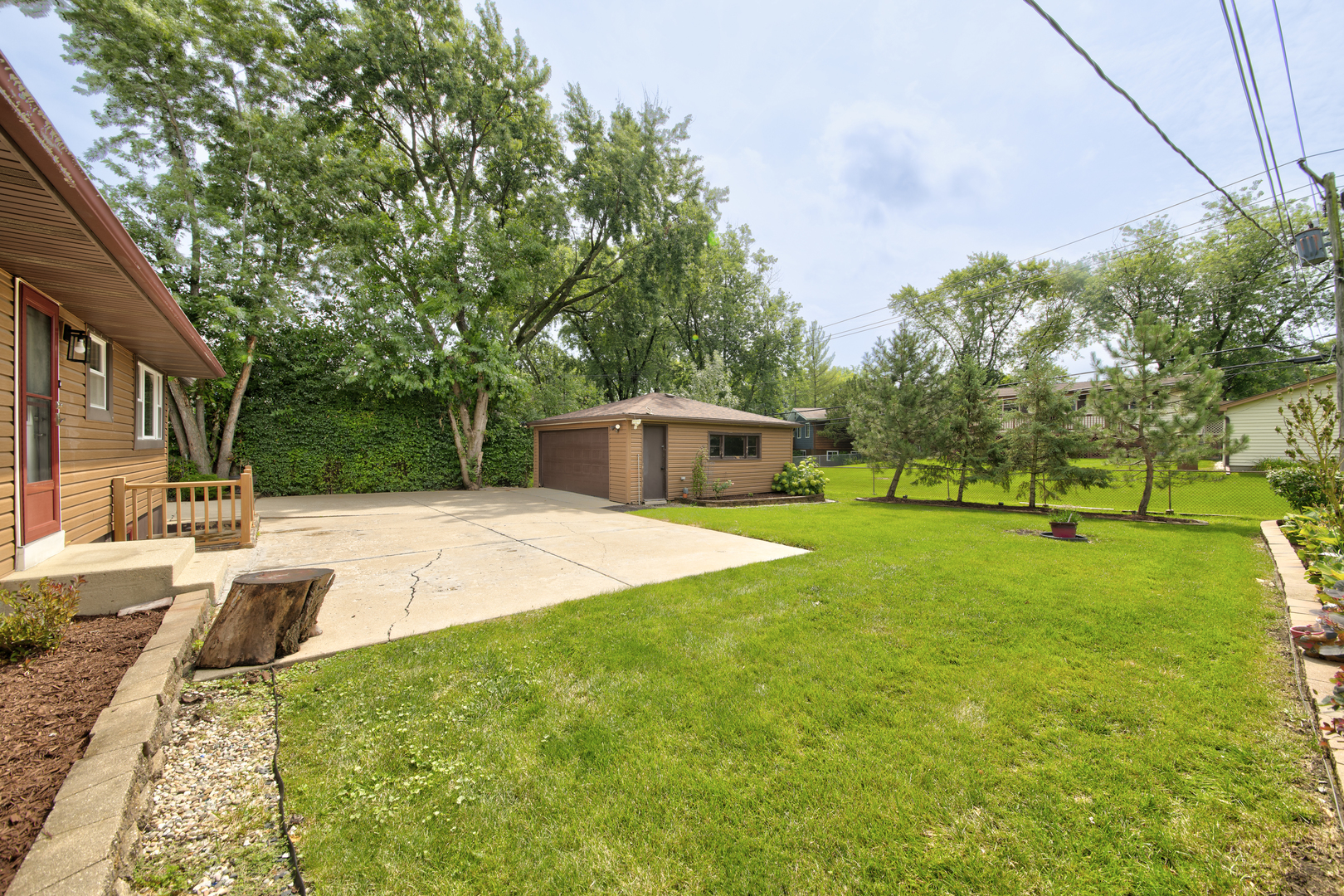 2547 Forest Glen Parkway, Woodridge, IL 60517