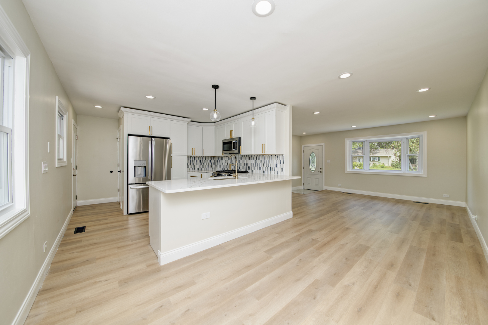 2547 Forest Glen Parkway, Woodridge, IL 60517
