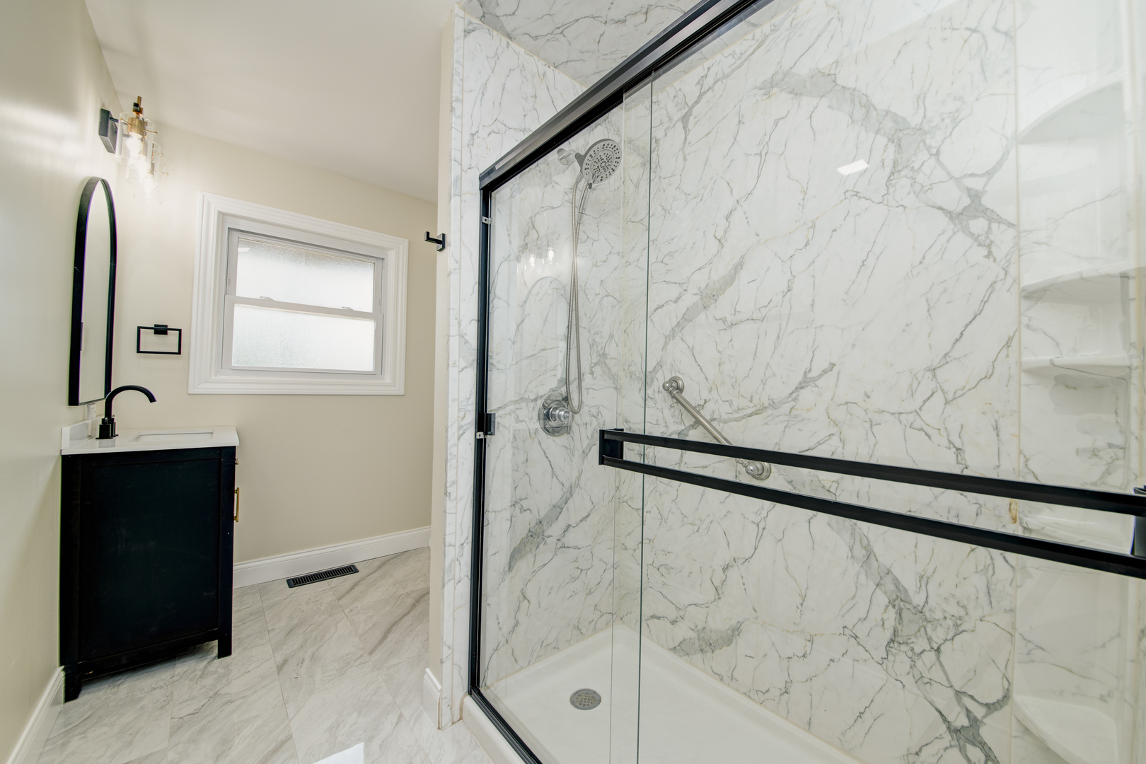2547 Forest Glen Parkway, Woodridge, IL 60517