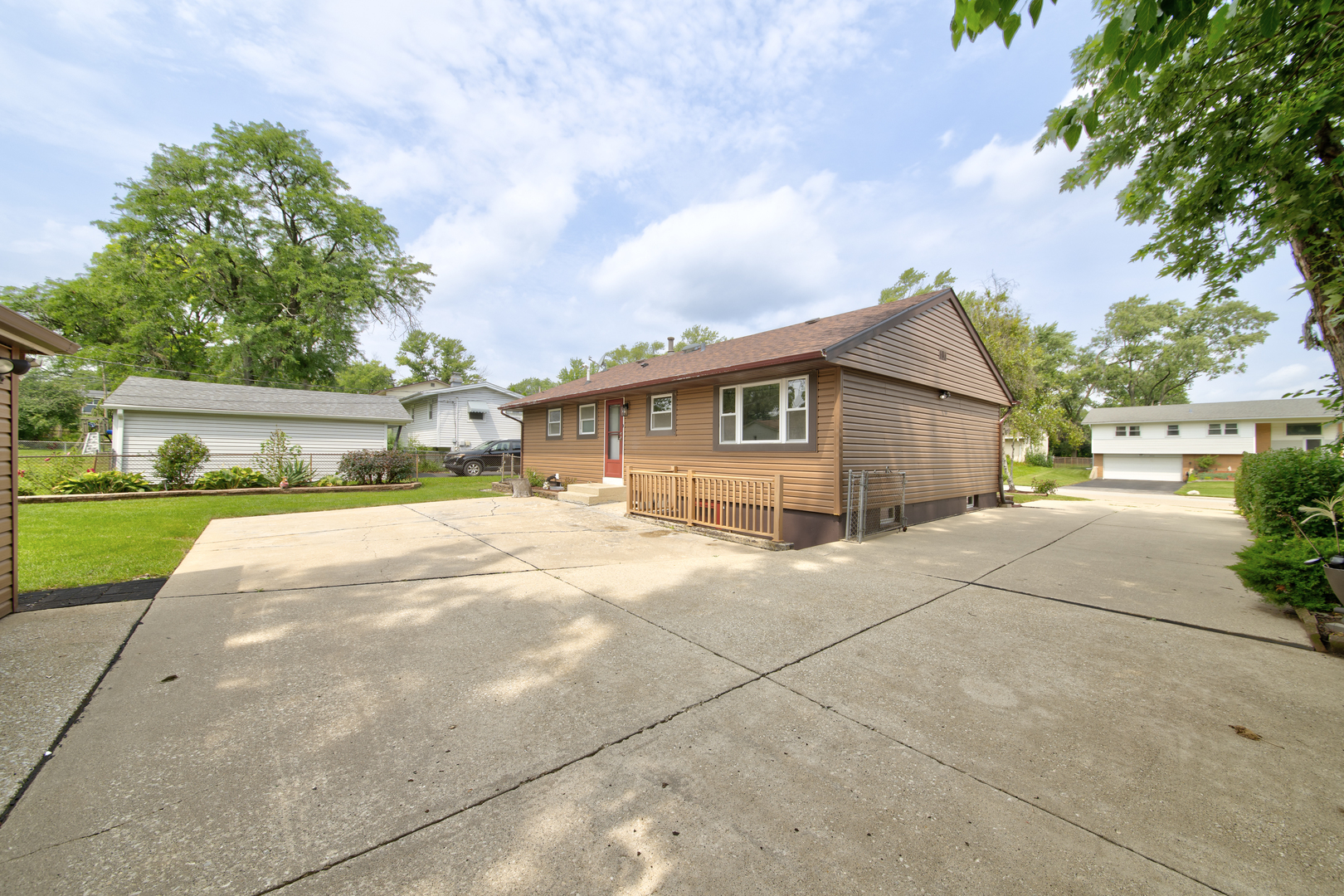 2547 Forest Glen Parkway, Woodridge, IL 60517