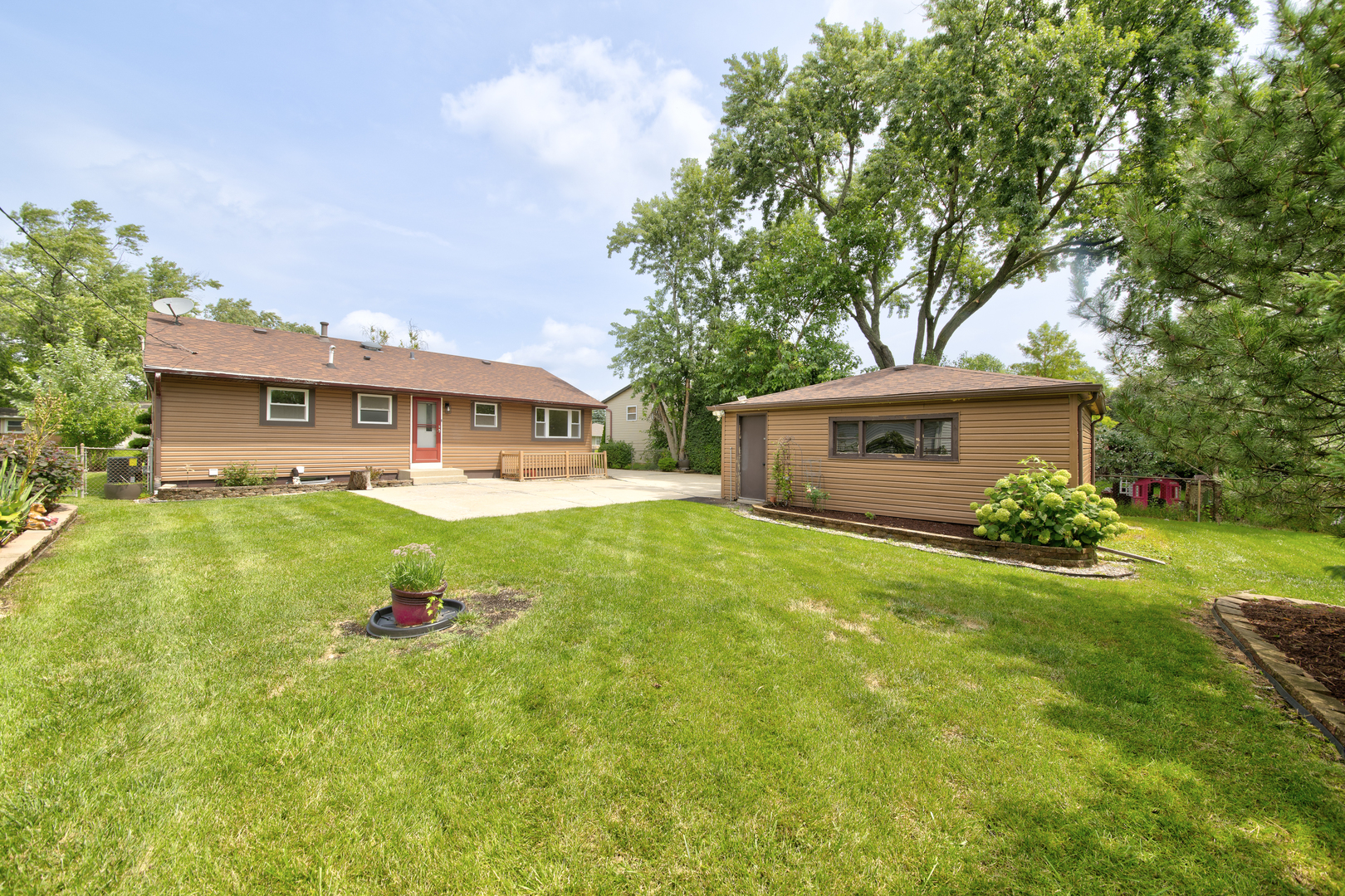 2547 Forest Glen Parkway, Woodridge, IL 60517