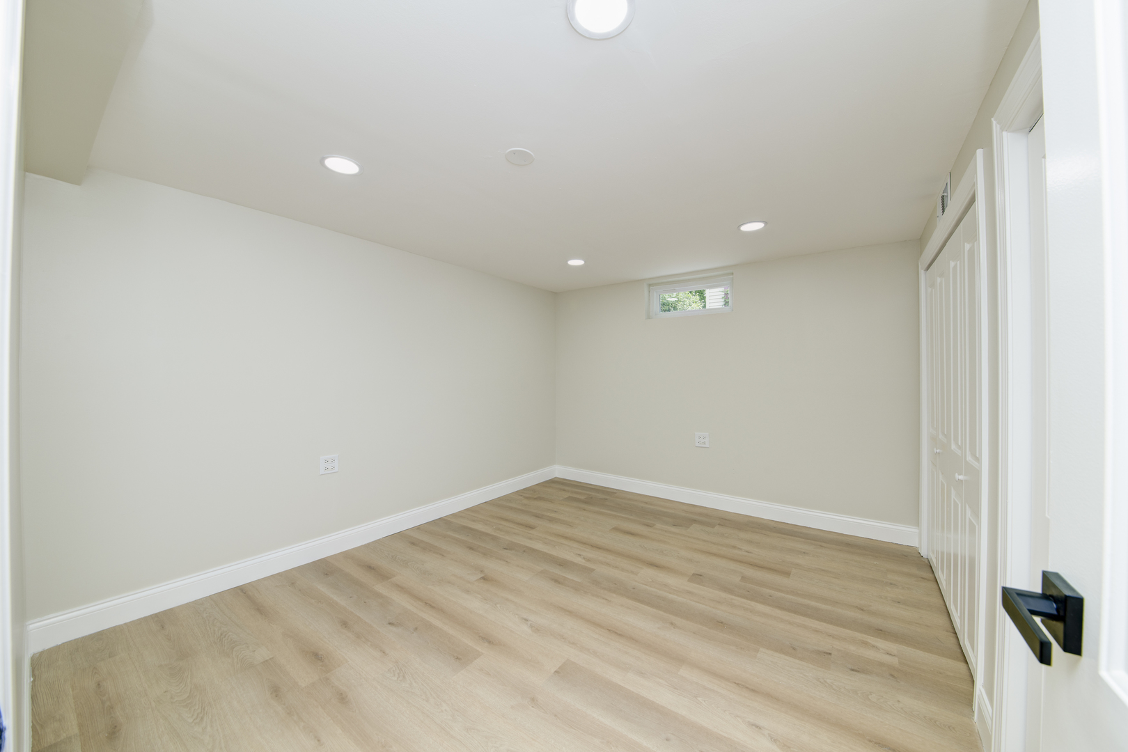 2547 Forest Glen Parkway, Woodridge, IL 60517