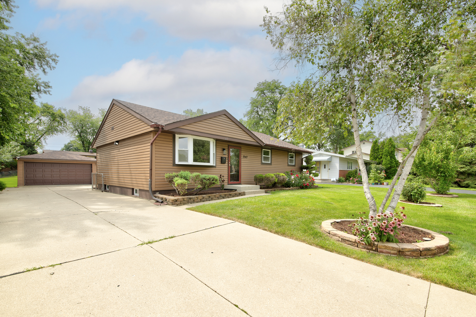 2547 Forest Glen Parkway, Woodridge, IL 60517
