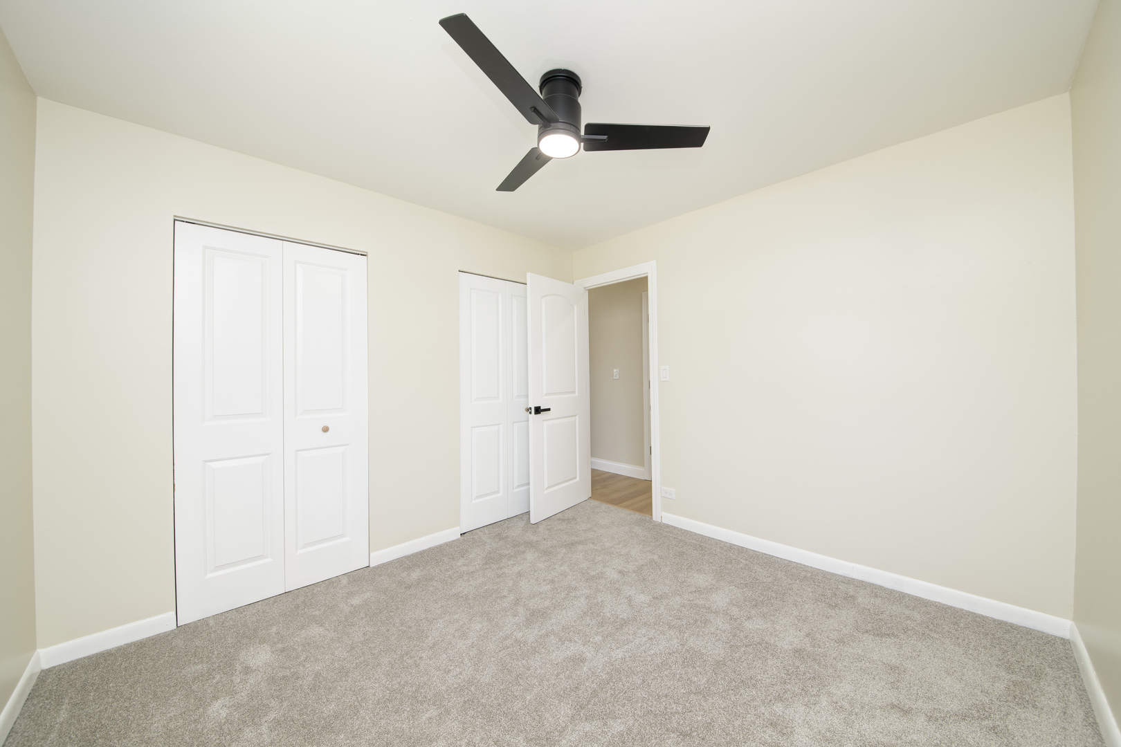 2547 Forest Glen Parkway, Woodridge, IL 60517