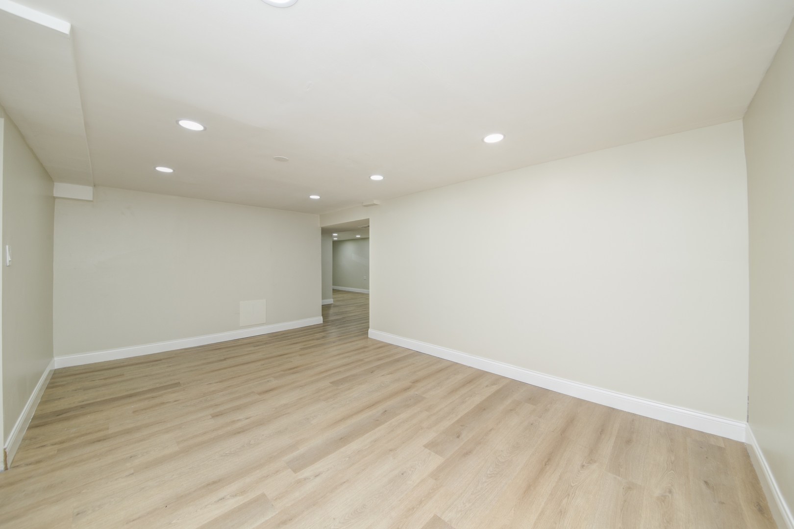 2547 Forest Glen Parkway, Woodridge, IL 60517