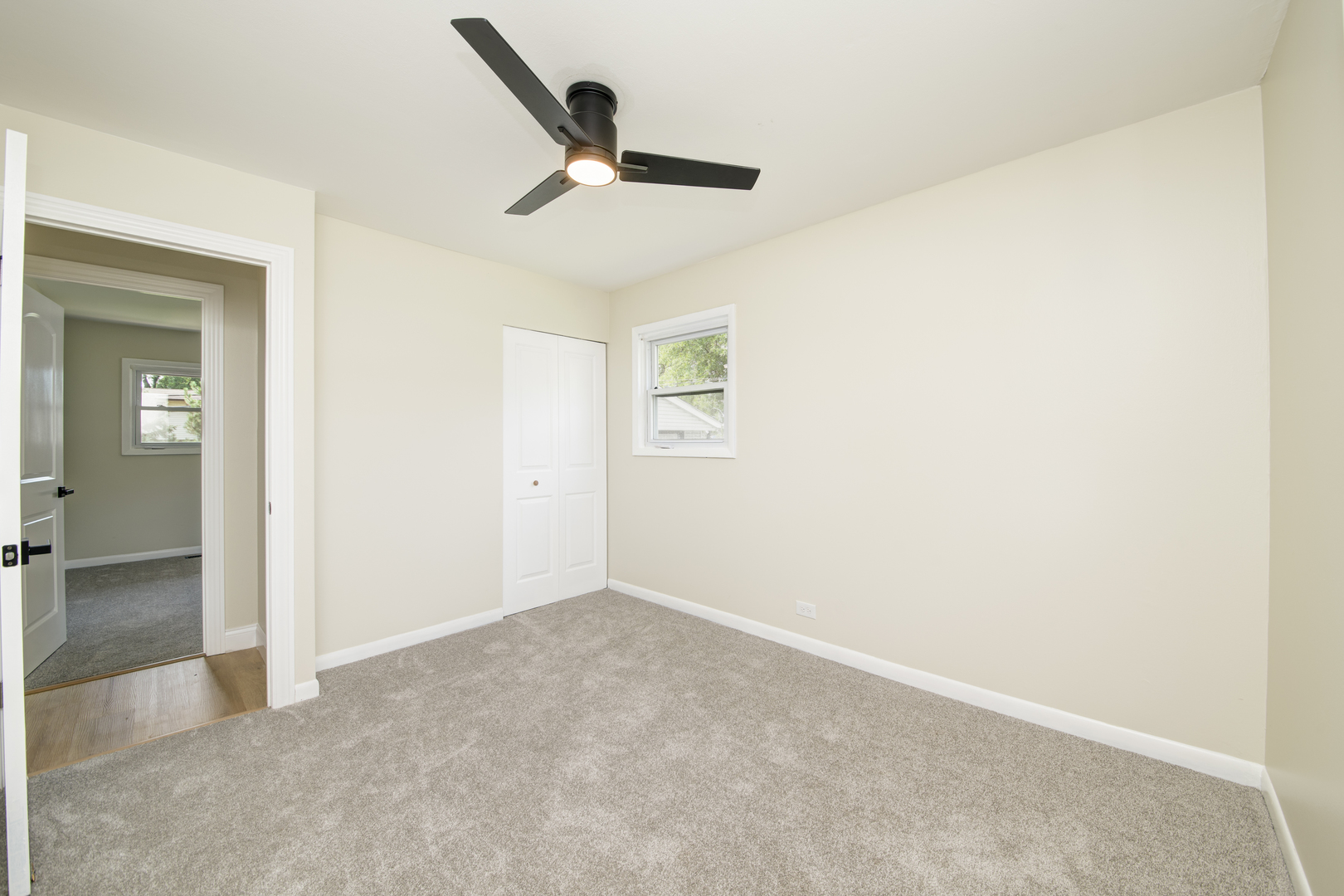 2547 Forest Glen Parkway, Woodridge, IL 60517