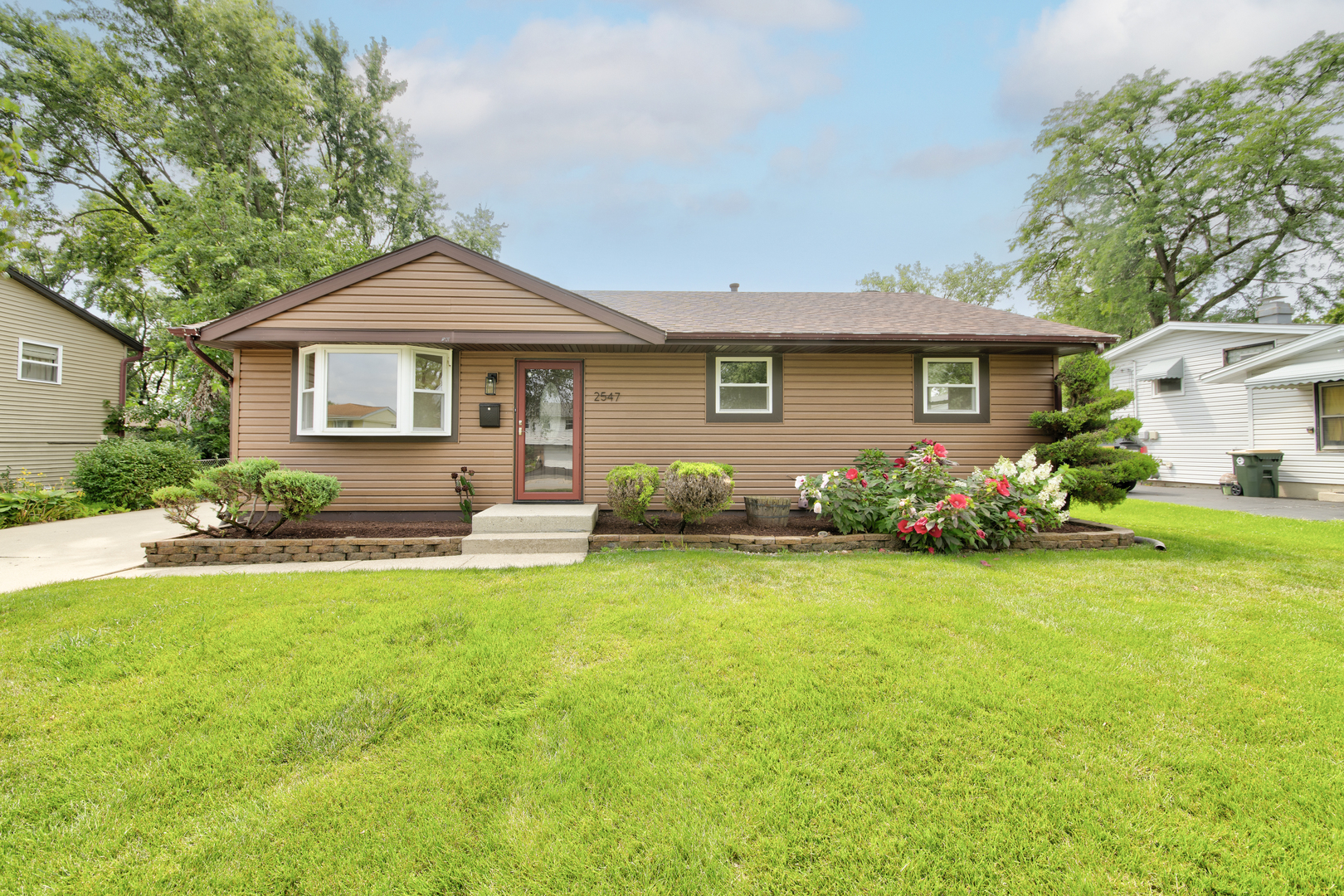 2547 Forest Glen Parkway, Woodridge, IL 60517