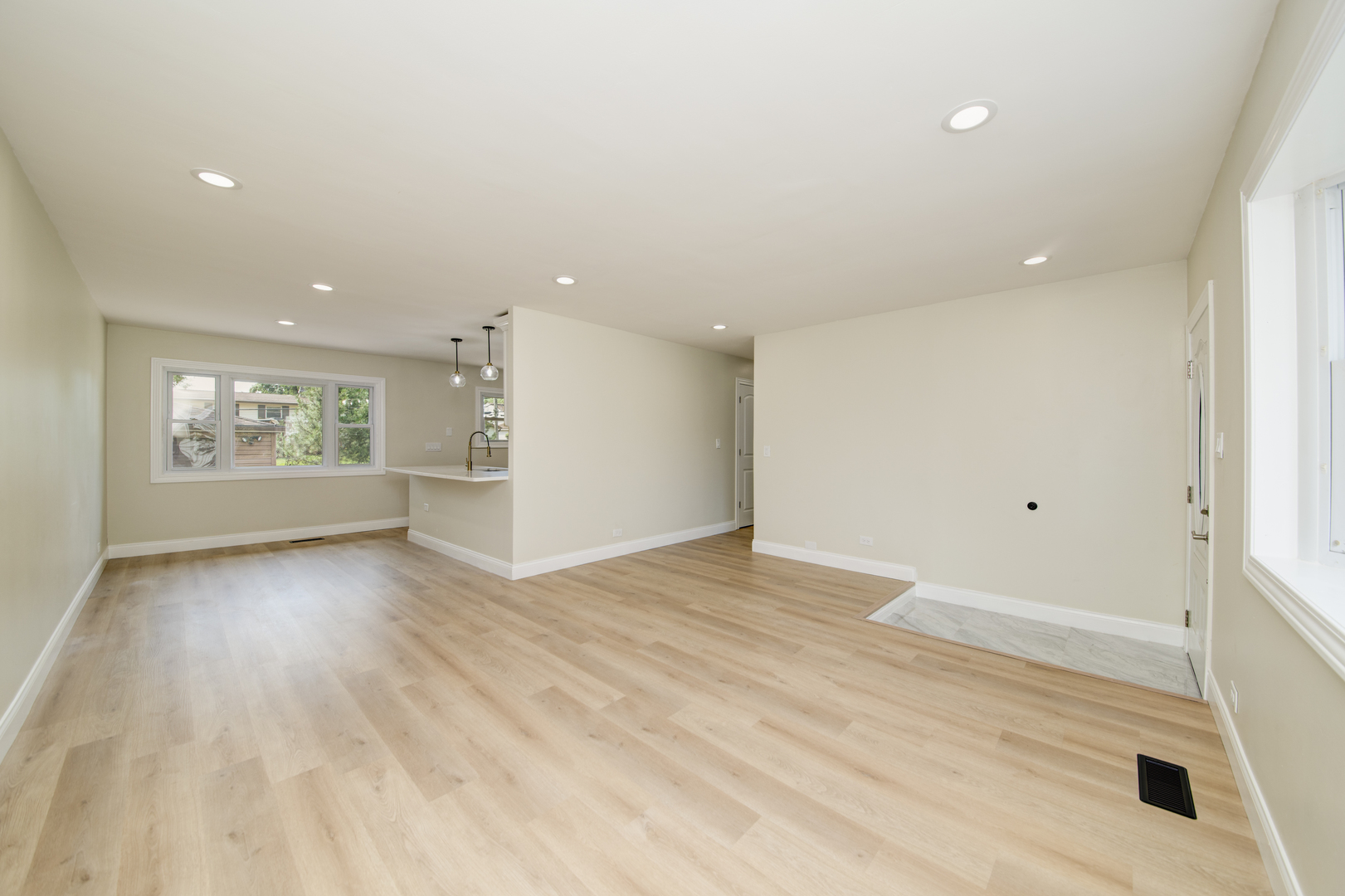 2547 Forest Glen Parkway, Woodridge, IL 60517