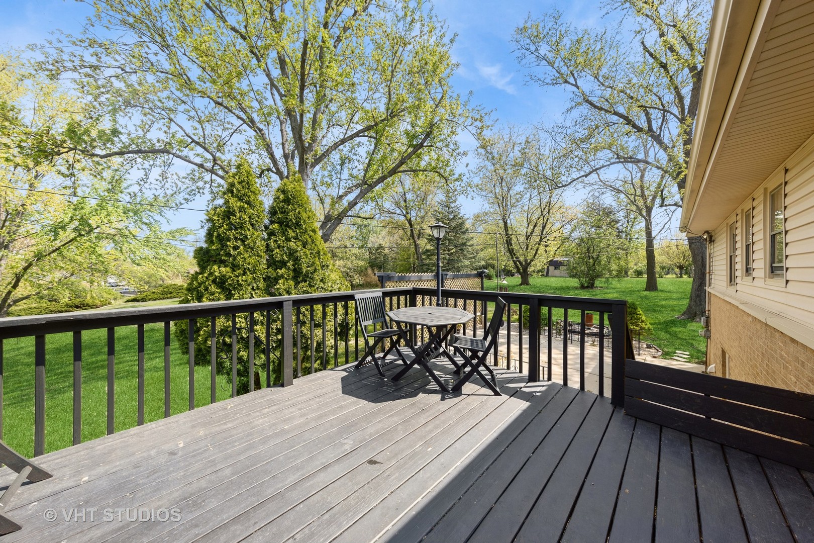 10S111 Leonard Drive, Willowbrook, IL 60527