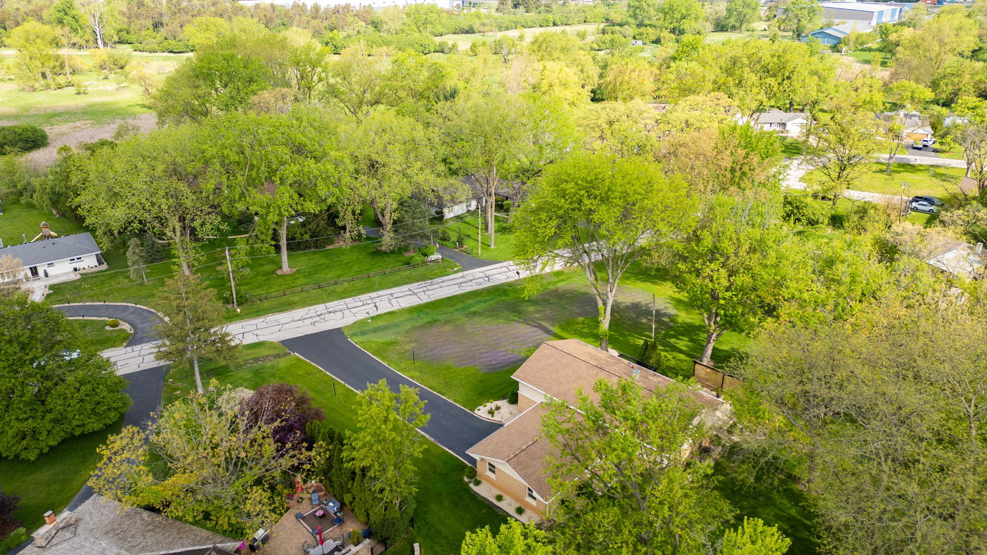 10S111 Leonard Drive, Willowbrook, IL 60527