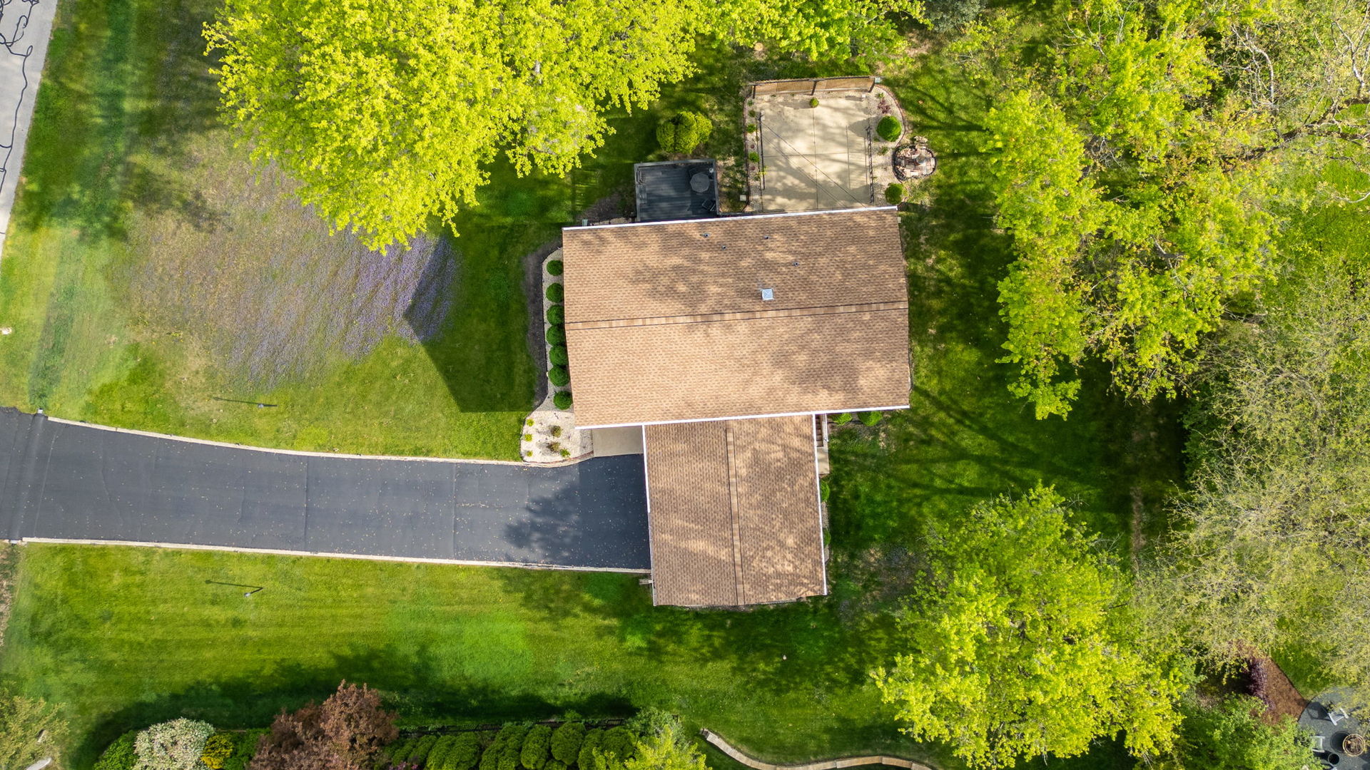 10S111 Leonard Drive, Willowbrook, IL 60527