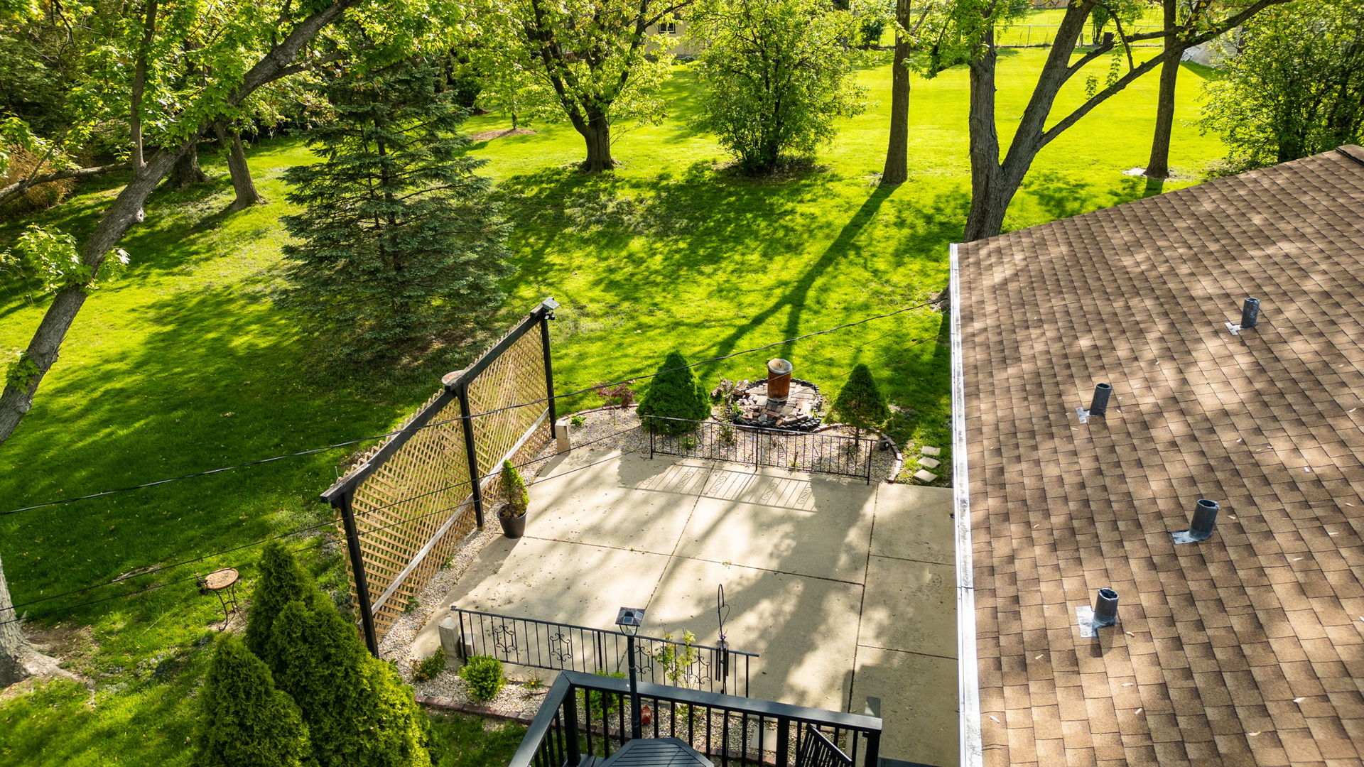 10S111 Leonard Drive, Willowbrook, IL 60527