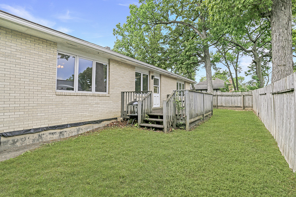 1310 Vinewood Avenue, Willow Springs, IL 60480
