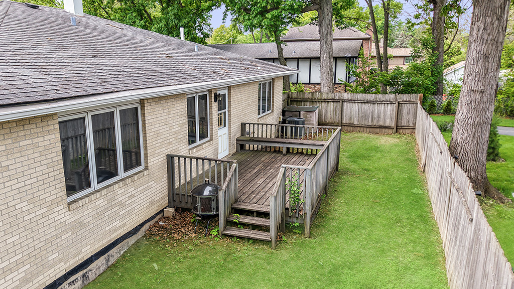 1310 Vinewood Avenue, Willow Springs, IL 60480