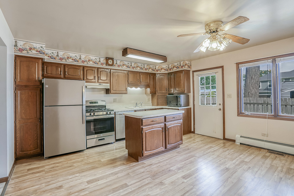 1310 Vinewood Avenue, Willow Springs, IL 60480